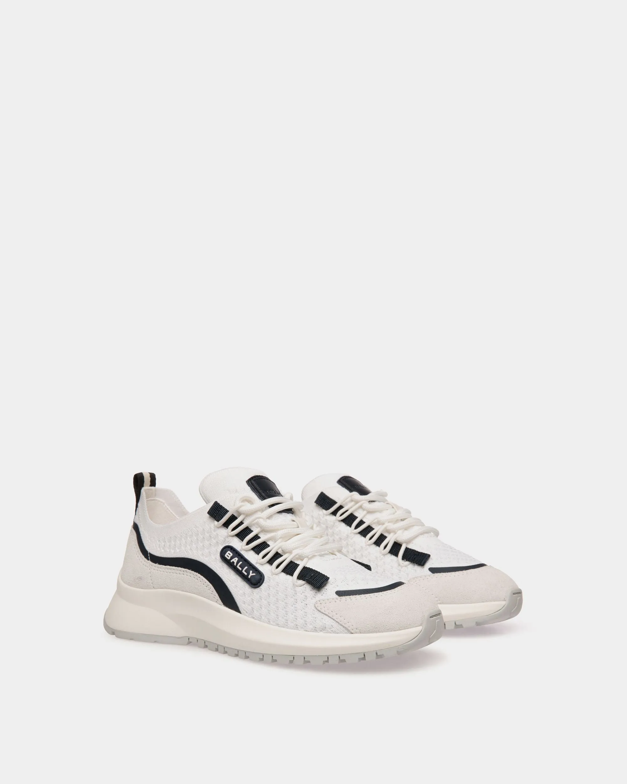 520 Sneaker In White And Navy Blue Knit Fabric