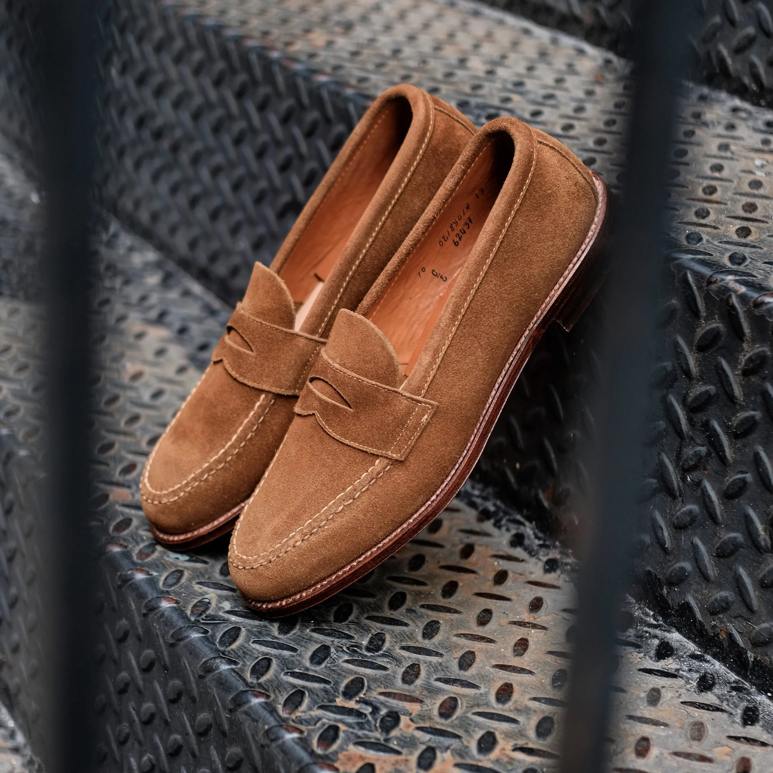 6243F - Unlined Leisure Hand Sewn in Snuff Suede