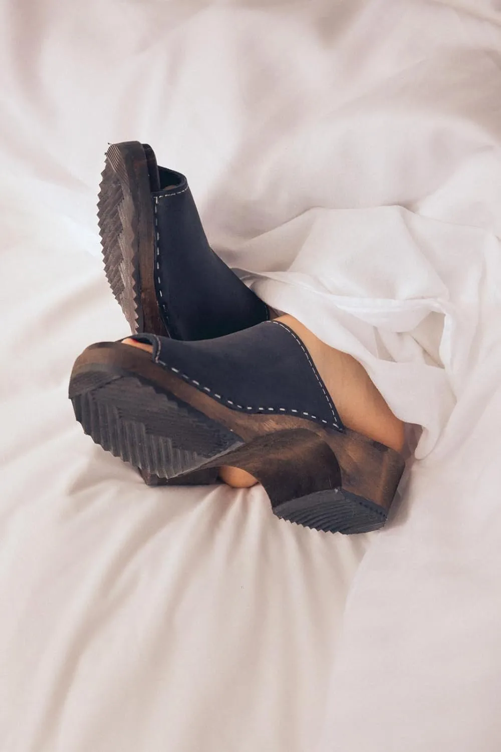 Berit Classic Clog Sandal with Open Toe for Women I Wooden Clog Mules Handcrafted in Sweden with Alder Wood Base and Genuine Oiled Nubuck Leather | Black