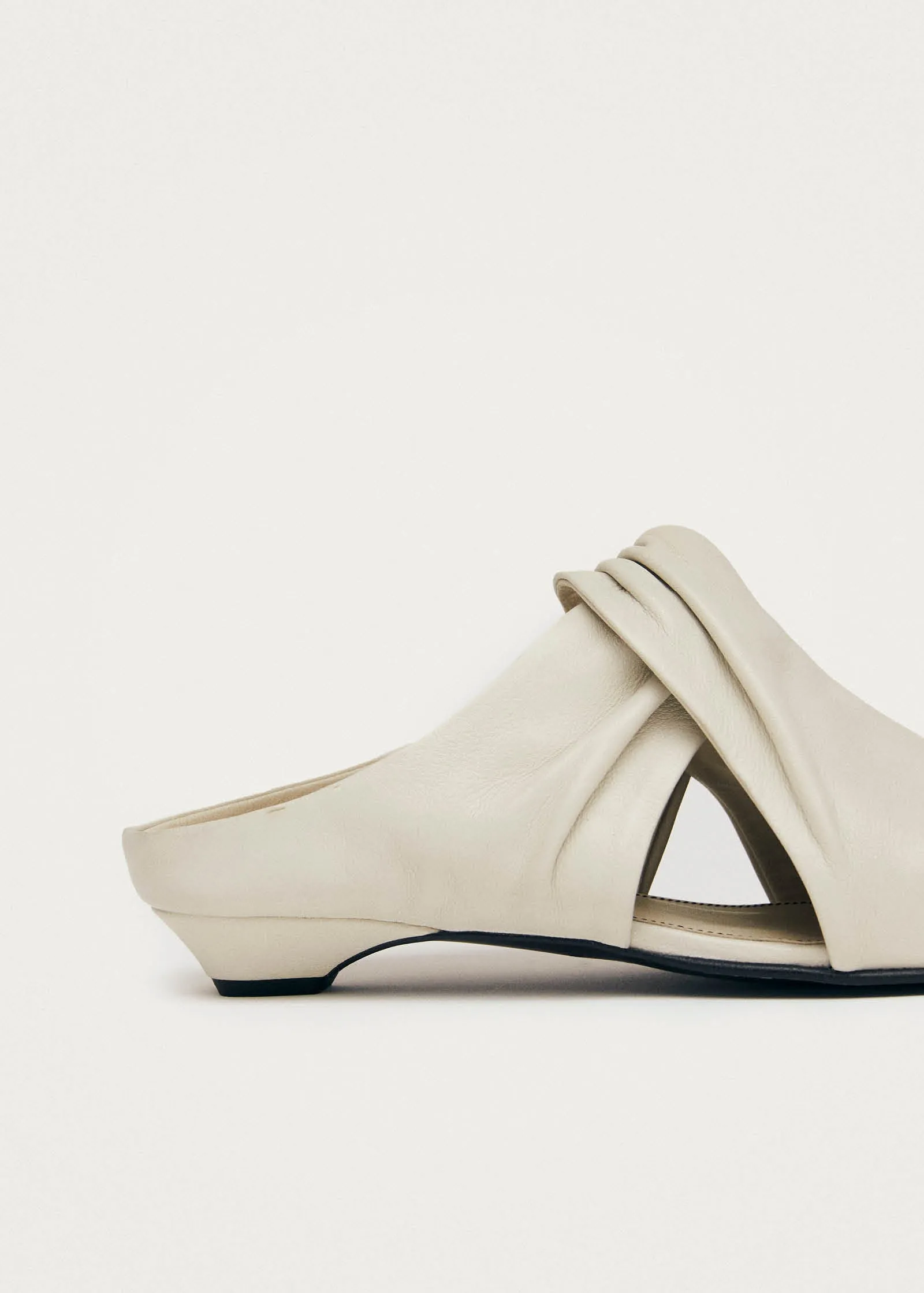 Blau Cream Leather Mules