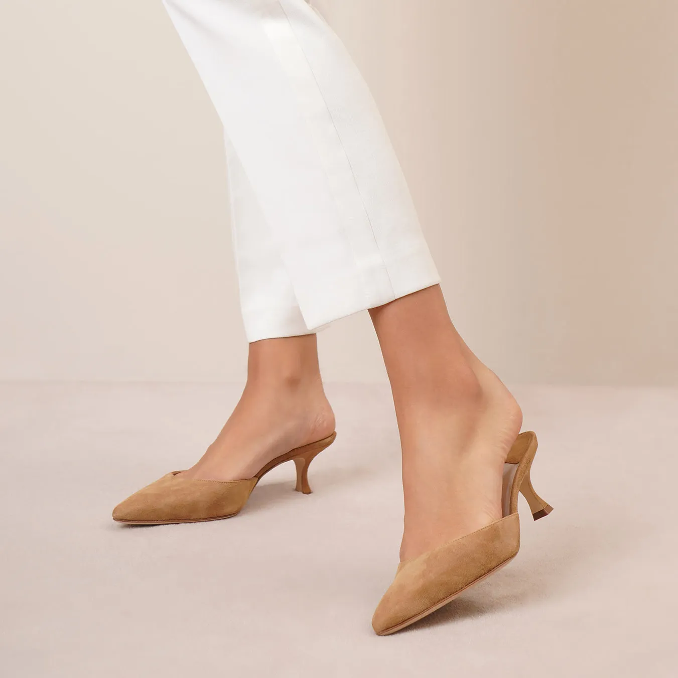 Carolynemu 50 tan suede mules