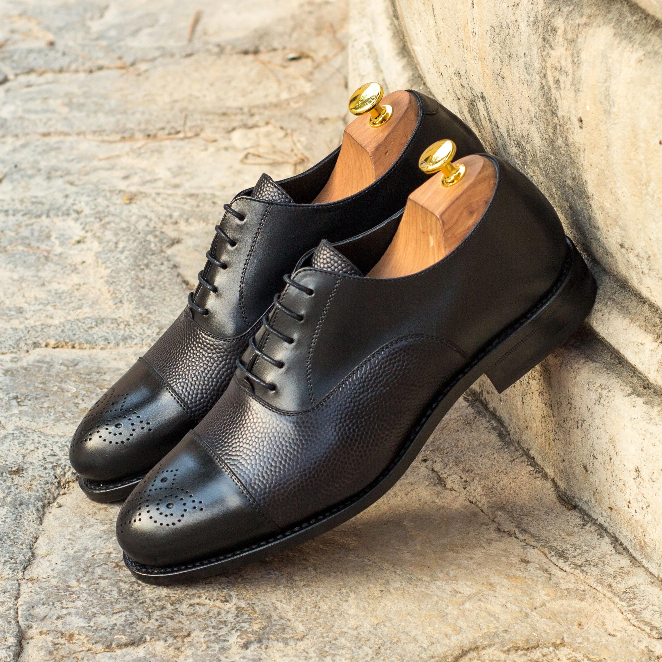 DapperFam Rafael in Black Men's Italian Leather & Italian Pebble Grain Leather Oxford