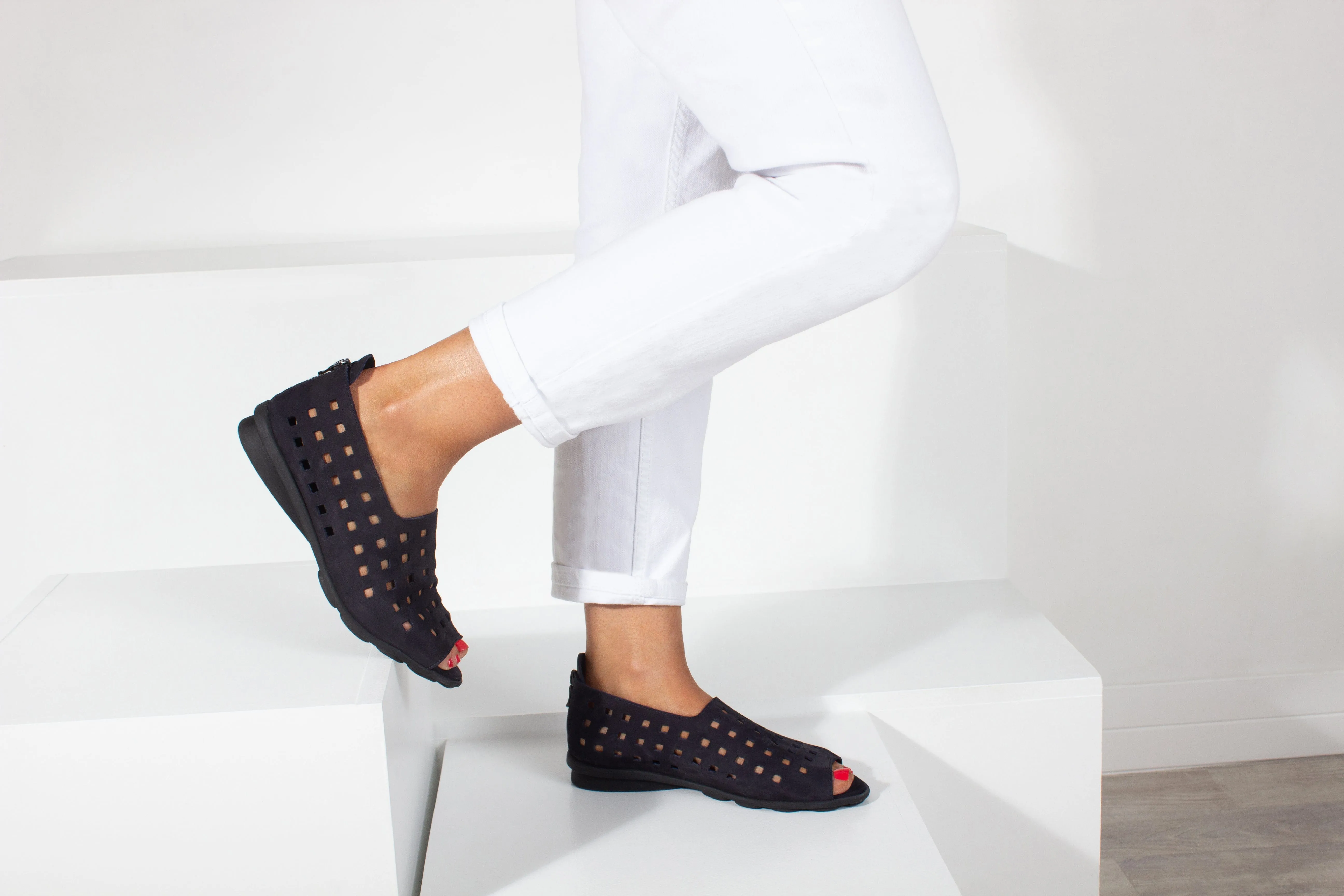 DRICK Navy Nubuck
