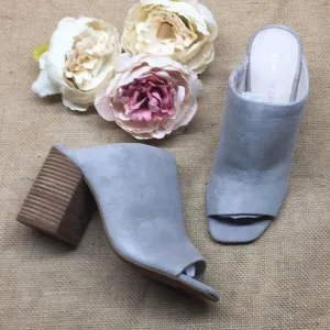 Kenneth Cole Grey Suede mules 5.5M