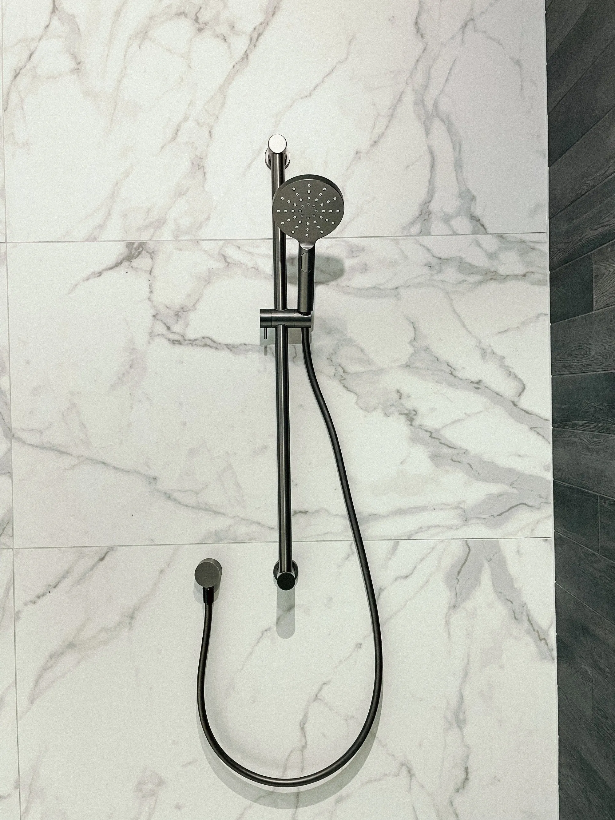 LAMONE ROUND SLIDE SHOWERS - 5 COLOURS