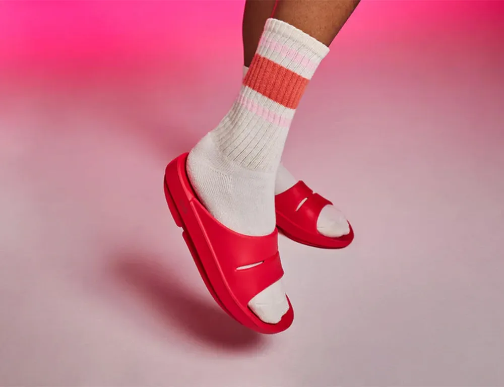 OOfos OOahh Neon Berry Recovery Slides