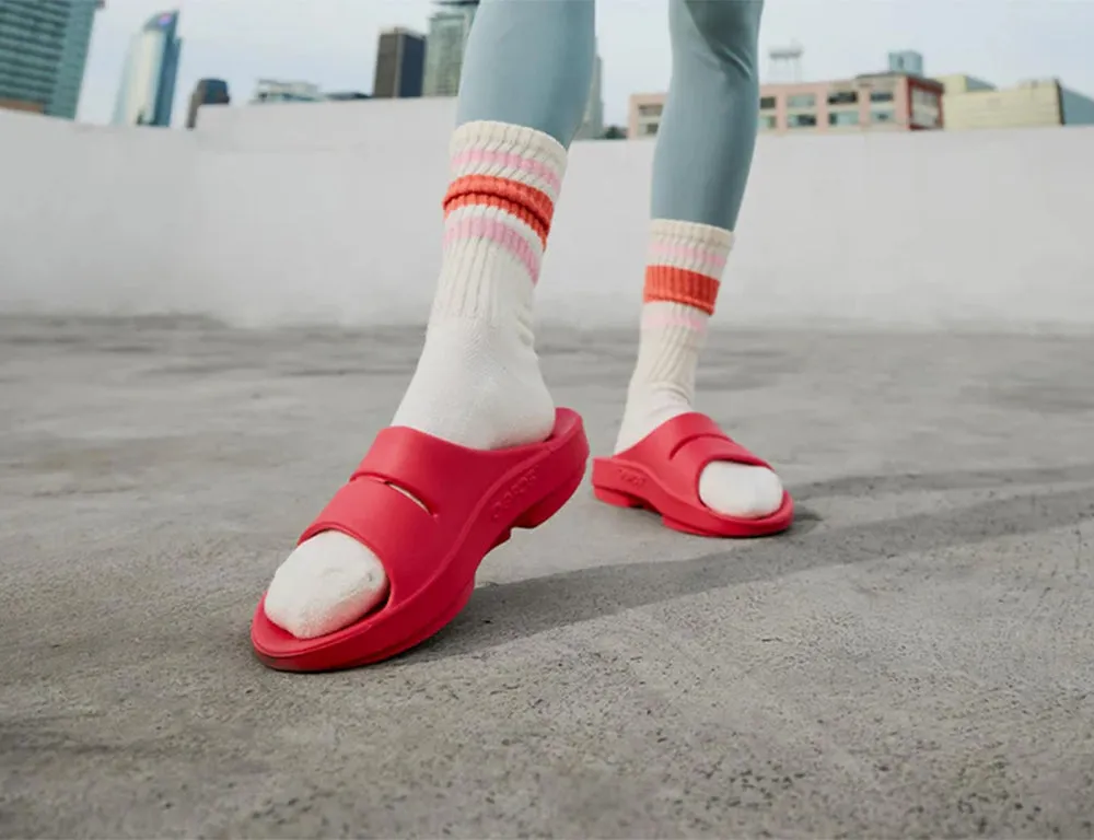 OOfos OOahh Neon Berry Recovery Slides