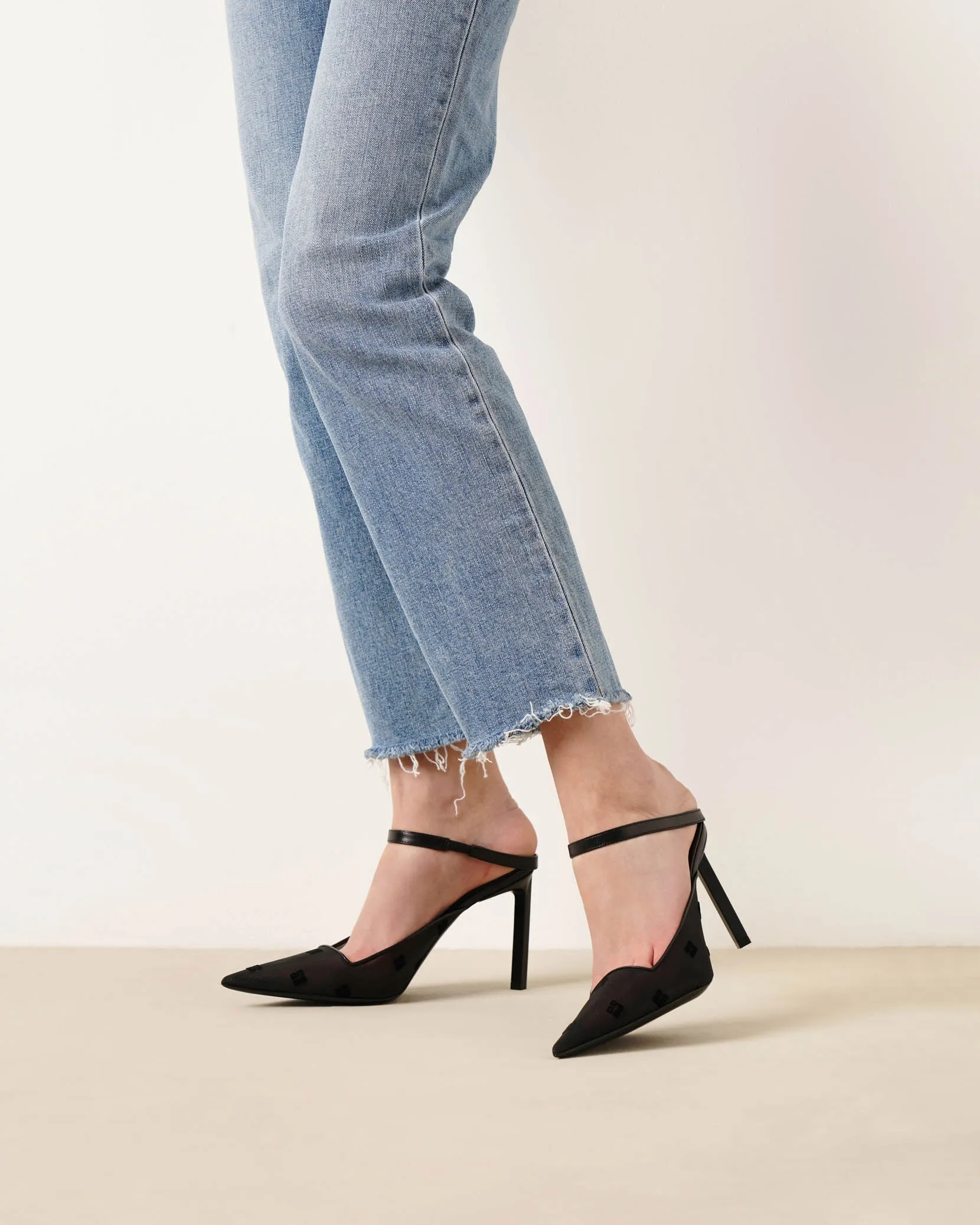 Show strap 95 mesh mules