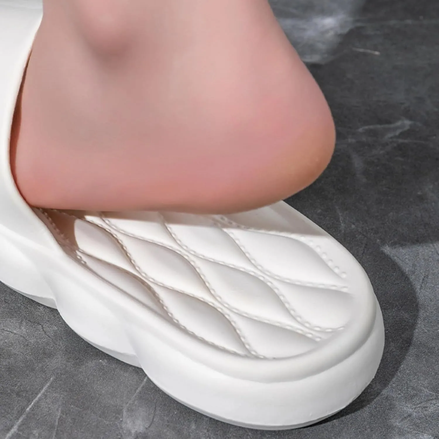 Shower Slippers for Women Men Indoor Cloud Slides Sandals Bathroom Shower Slippers Comfort Lightweight Soft Open Toe Slippers Summer Outdoor Shoes Beach Sandals Shoes Non Slip Cool Slippers