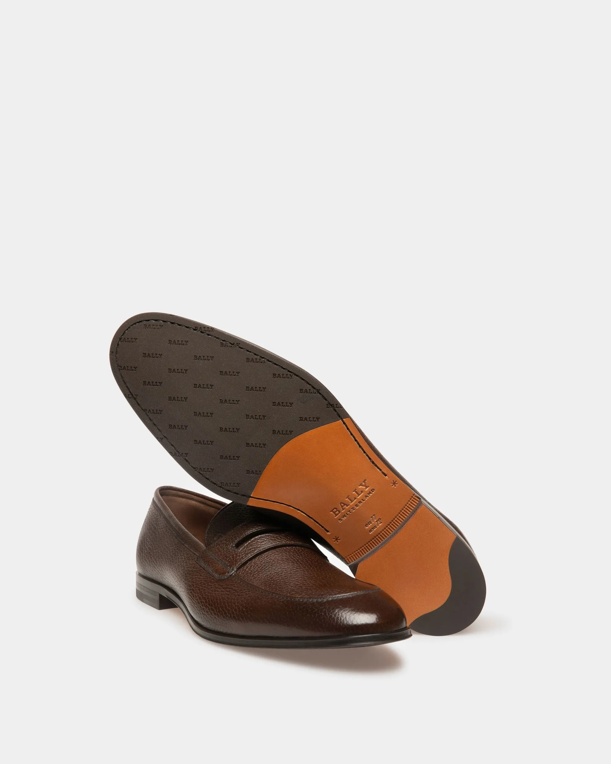 Webb Men's Grained Deer Leather Penny Loafer In Coconut